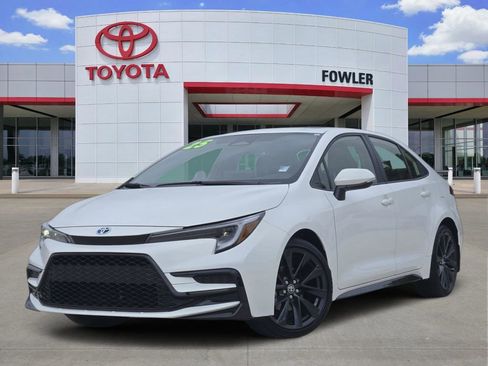 Certified 2025 Toyota Corolla SE w/ SE Premium Package FWD image 1