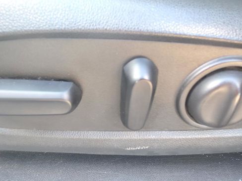 Used 2020 Chevrolet Equinox LT image 36