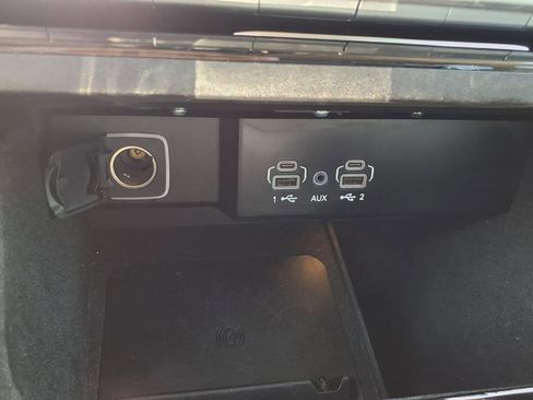 Used 2024 Jeep Wagoneer Series II w/ Flexible Seating Group RWD image 9