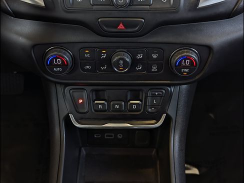 Used 2021 GMC Terrain SLE w/ Driver Convenience Package AWD/4WD image 34