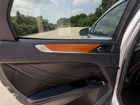 Used 2019 Lincoln MKC Reserve w/ MKC Climate Package FWD image 25