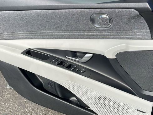 New 2026 Hyundai Elantra Limited image 23