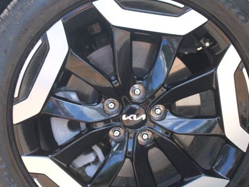 Used 2024 Kia Telluride EX w/ EX Captain's Chair Package FWD image 19