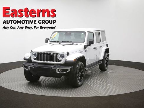 Used 2025 Jeep Wrangler Unlimited Sahara AWD/4WD image 50