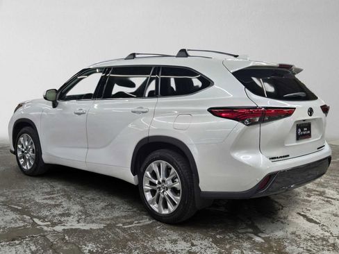 Used 2022 Toyota Highlander Limited AWD/4WD image 5