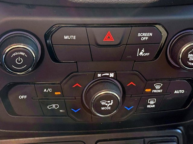 Certified 2023 Jeep Renegade Latitude AWD/4WD image 26