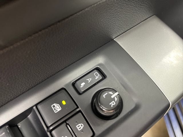 Used 2023 Toyota Tundra Platinum AWD/4WD image 36