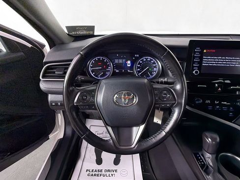Used 2022 Toyota Camry SE image 11
