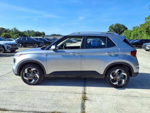 New 2025 Hyundai Venue SEL image 4