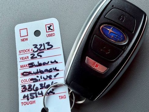 Used 2025 Subaru Outback Premium AWD/4WD image 51