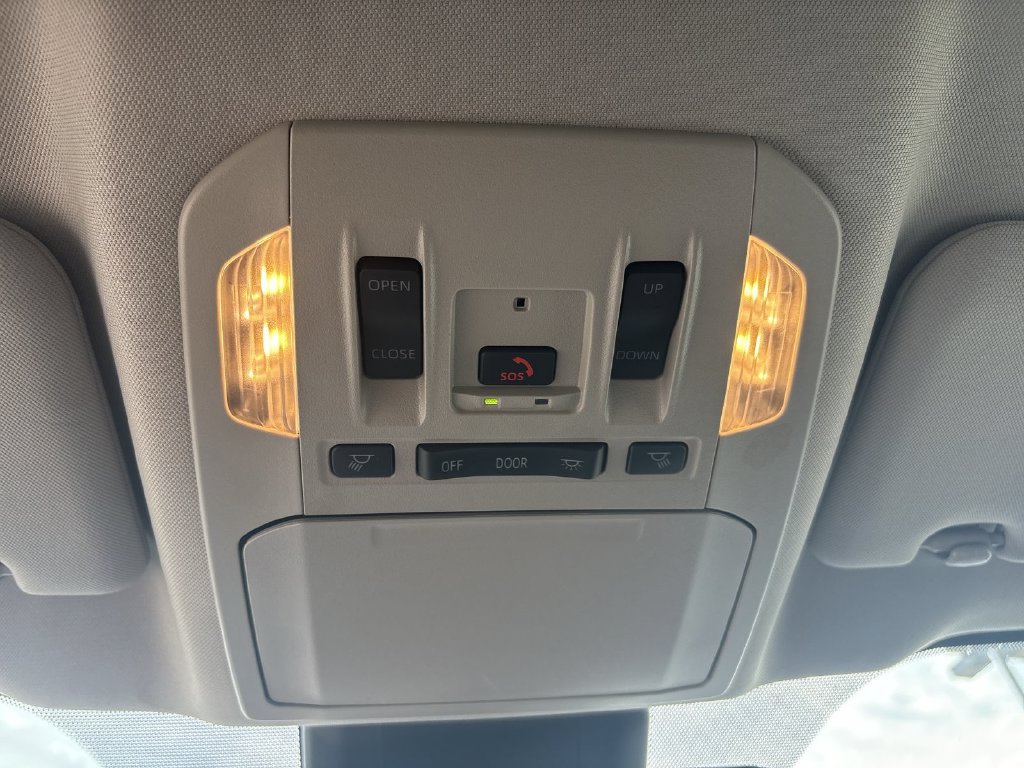 Used 2025 Toyota Highlander XLE FWD image 19