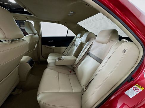 Used 2013 Toyota Camry XLE image 19