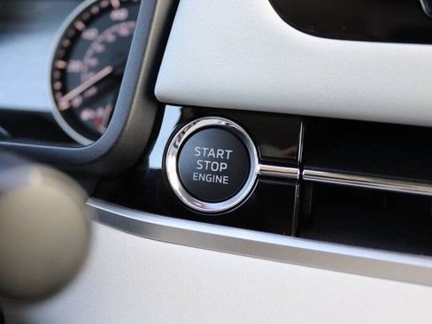 New 2025 Mitsubishi Outlander SE image 26