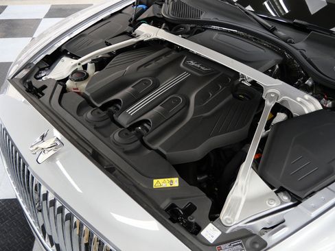 Used 2022 Bentley Flying Spur Plug-In Hybrid image 54