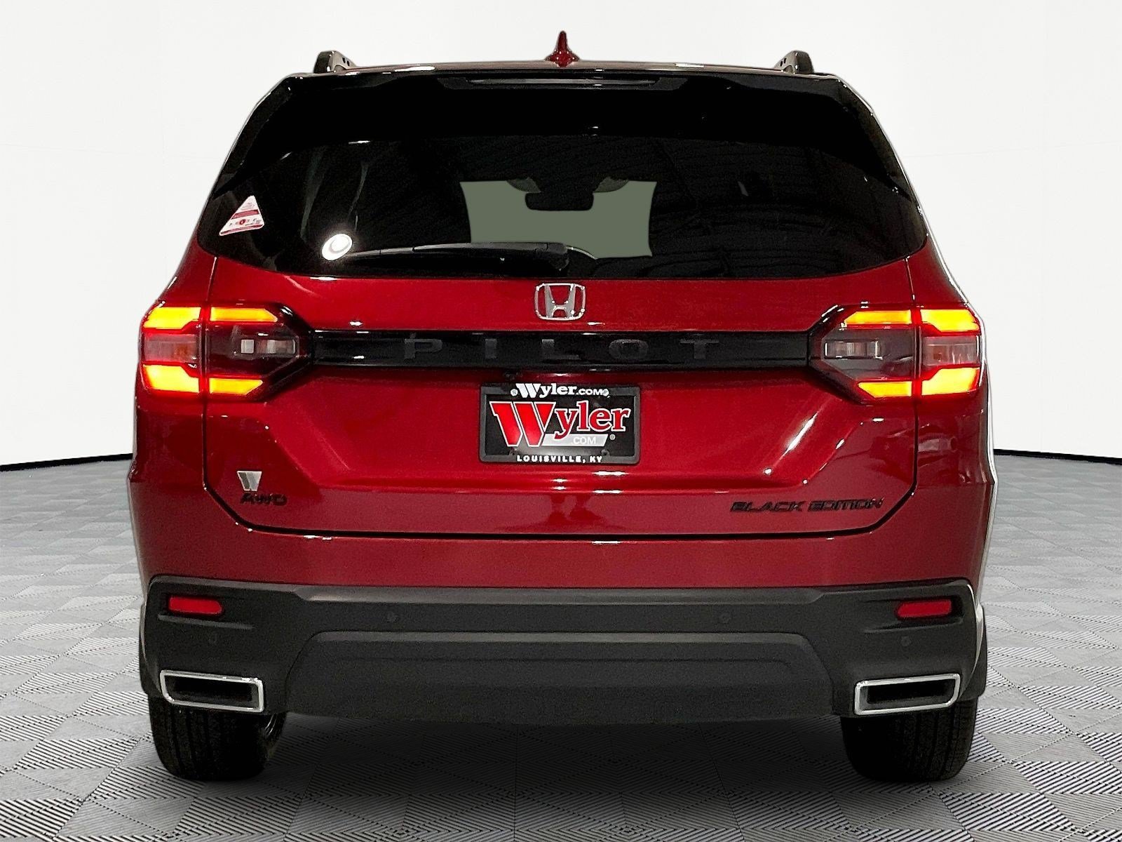 Used 2025 Honda Pilot Black Edition image 5