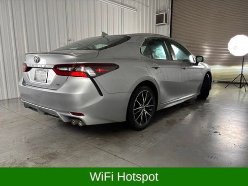 Used 2024 Toyota Camry SE image 7