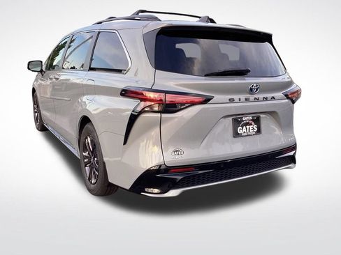 Used 2024 Toyota Sienna XSE w/ XSE Plus Package AWD/4WD image 8