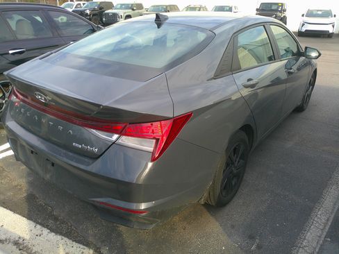 Used 2023 Hyundai Elantra Blue image 8