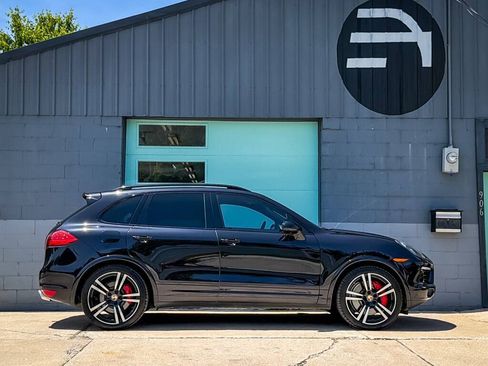 Used 2014 Porsche Cayenne Turbo S AWD/4WD image 10