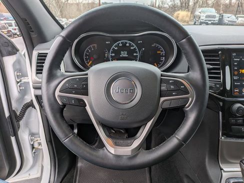 Used 2022 Jeep Grand Cherokee Laredo X image 18