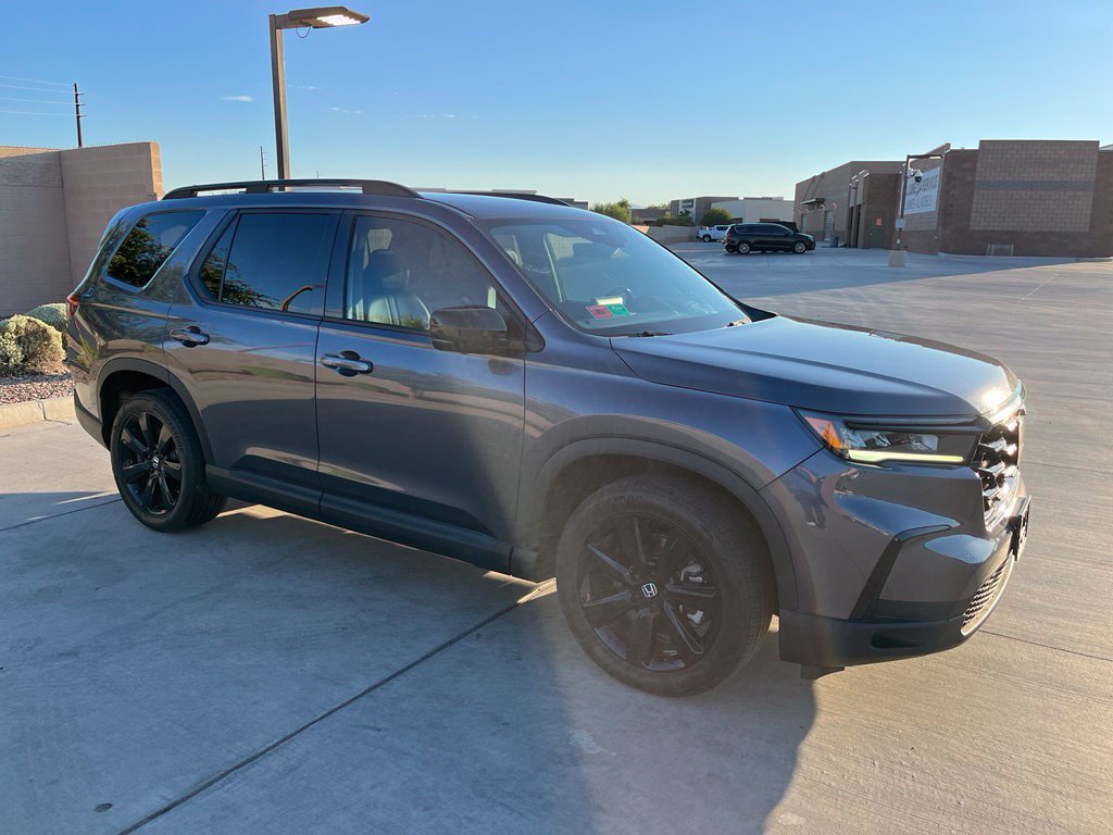 Used 2025 Honda Pilot Black Edition image 4