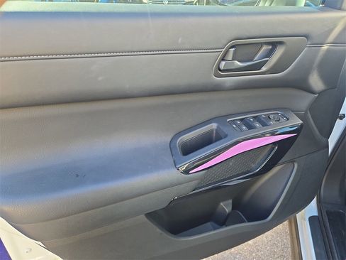 Used 2025 Nissan Pathfinder SV image 14