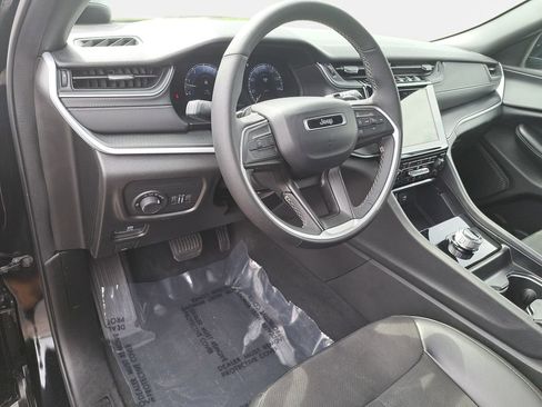 Certified 2024 Jeep Grand Cherokee Altitude AWD/4WD image 16