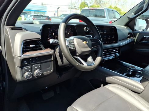 Used 2025 Chevrolet Suburban LT AWD/4WD image 9