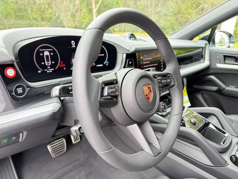 New 2026 Porsche Cayenne S image 9
