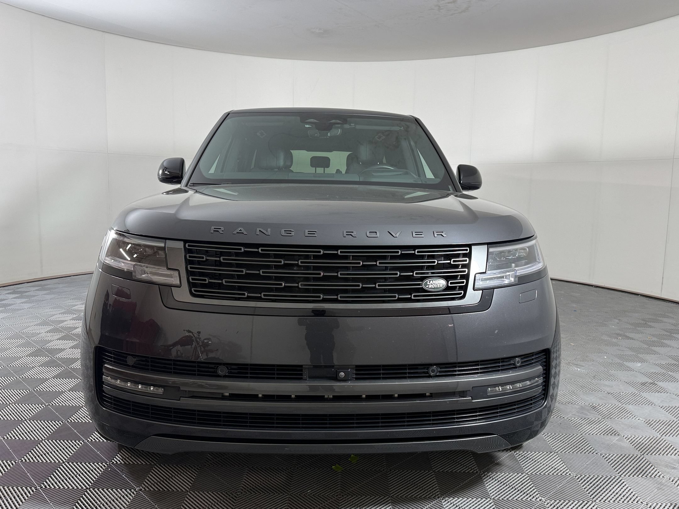Used 2025 Land Rover Range Rover Long Wheelbase SE AWD/4WD image 6