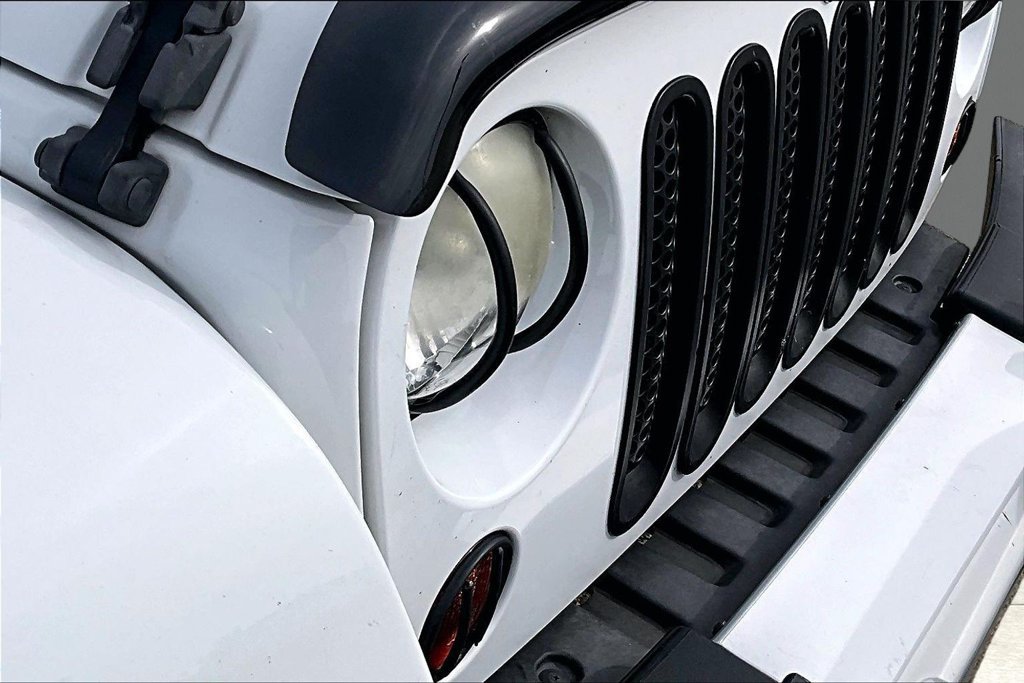 Used 2012 Jeep Wrangler Sahara AWD/4WD image 21