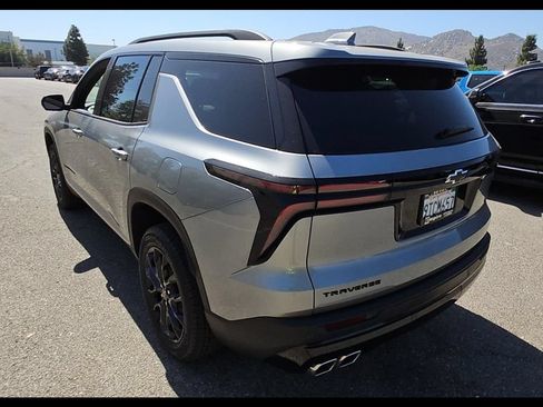 Used 2025 Chevrolet Traverse LT w/ Midnight/Sport Edition FWD image 5