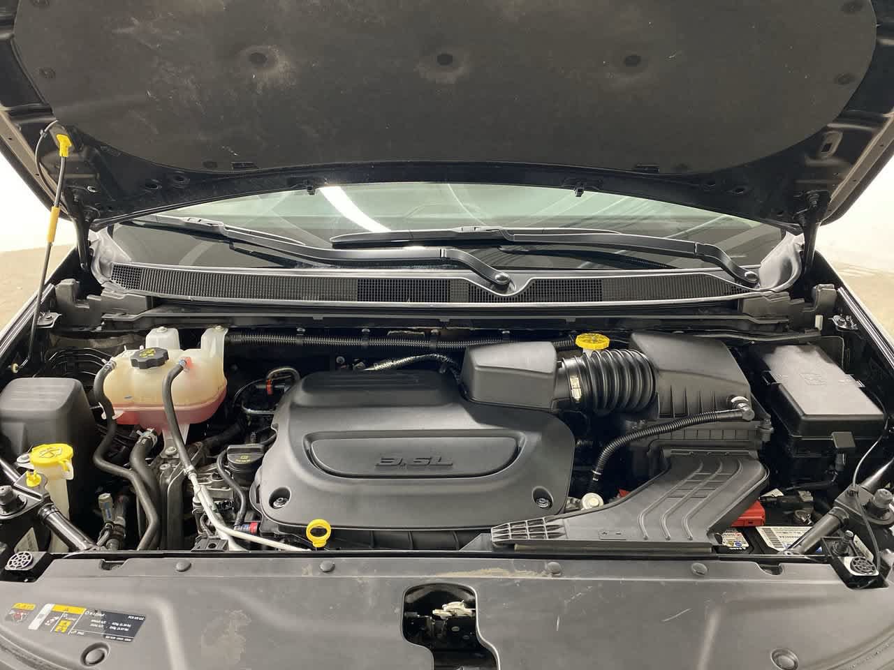 Used 2024 Chrysler Pacifica Touring-L FWD image 12