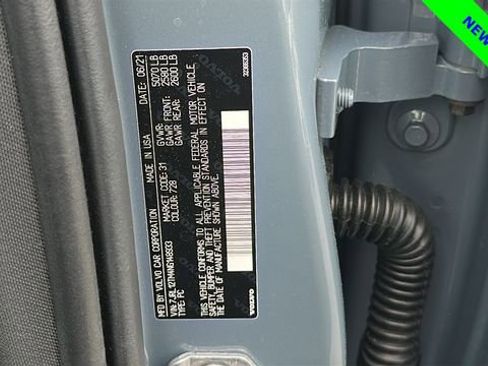 Used 2022 Volvo S60 B5 R-Design image 32