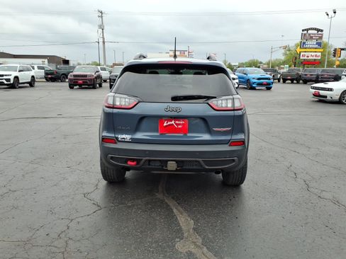 Used 2019 Jeep Cherokee Trailhawk w/ Cold Weather Group AWD/4WD image 5