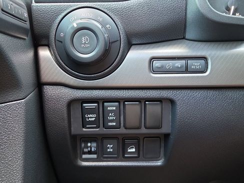 Used 2020 Nissan Titan PRO-4X w/ Pro-4x Convenience Package AWD/4WD image 29