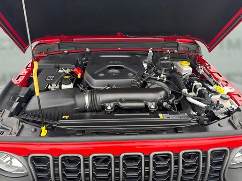 Used 2025 Jeep Wrangler Sport AWD/4WD image 18