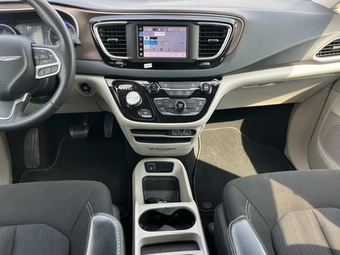 Used 2023 Chrysler Voyager LX FWD image 15