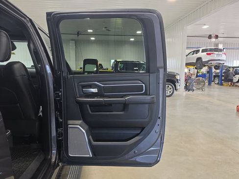 Used 2025 RAM 3500 Laramie AWD/4WD image 33