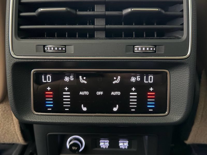 Used 2019 Audi Q8 Premium Plus w/ Premium Plus AWD/4WD image 30