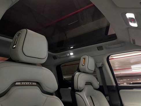 Used 2024 Rivian R1T Adventure AWD/4WD image 15