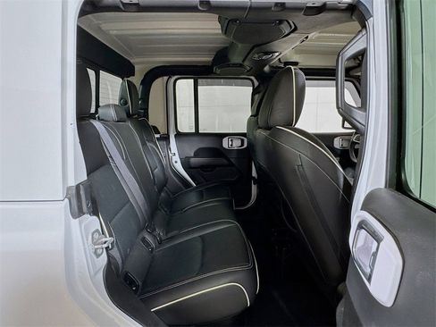 Used 2022 Jeep Gladiator Overland w/ Popular Equipment Package image 26