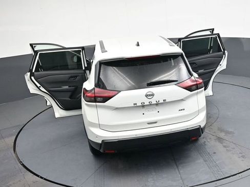 Used 2024 Nissan Rogue S image 39