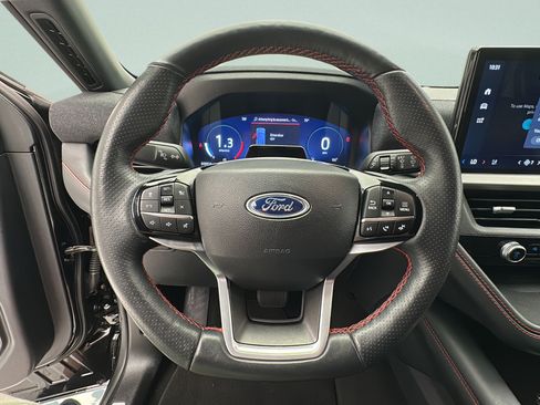 Used 2025 Ford Explorer ST-Line w/ ST-Line Street Pack AWD/4WD image 15