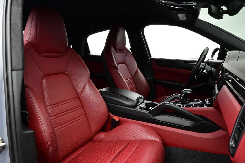 Certified 2023 Porsche Cayenne Turbo GT AWD/4WD image 18