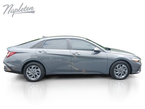 Used 2024 Hyundai Elantra SEL FWD image 7