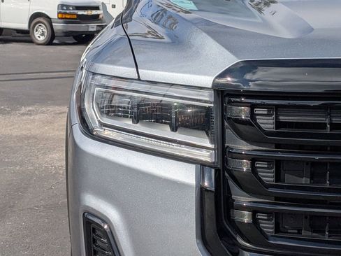 Used 2021 GMC Acadia SLT w/ Elevation Edition image 10