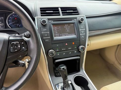 Used 2016 Toyota Camry LE FWD image 17