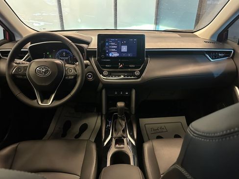 Used 2024 Toyota Corolla Cross XLE w/ Convenience Package AWD/4WD image 9