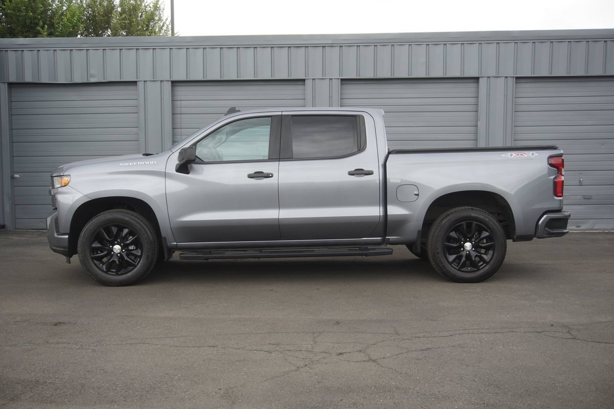Used 2020 Chevrolet Silverado 1500 Custom w/ Custom Value Package AWD/4WD image 2